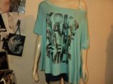 Blusa em malha, cor verde, estampa na frente
